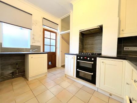 2 bedroom ground floor flat to rent - Photo 4