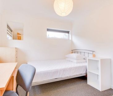 £769 p/w (£3,332 pcm) - Photo 3