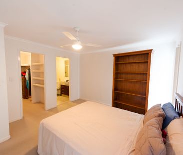 Spacious Townhouse with Airconditioning - Photo 1