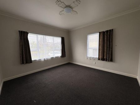 Spacious Two Bedroom Unit - Photo 3