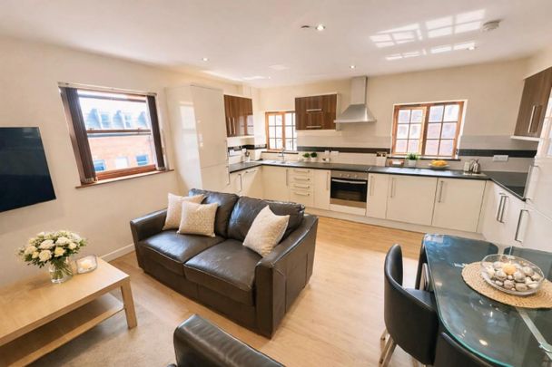 4 bed Flat 92 Arundel Street - Photo 1