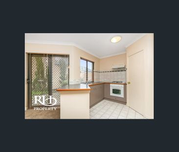 Spacious 3 x 2 townhouse - quiet & secure - Photo 6