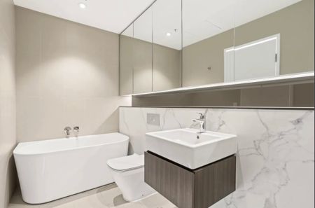 Fully Furnished Four bedroom townhouse for lease - Photo 3