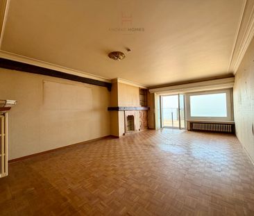 Ruim vier-slaapkamerappartement met prachtig frontaal zeezicht - Photo 5