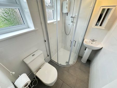 1 bedroom ground floor maisonette to rent - Photo 4