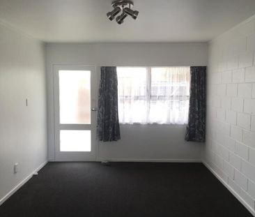 Handy location - Photo 1