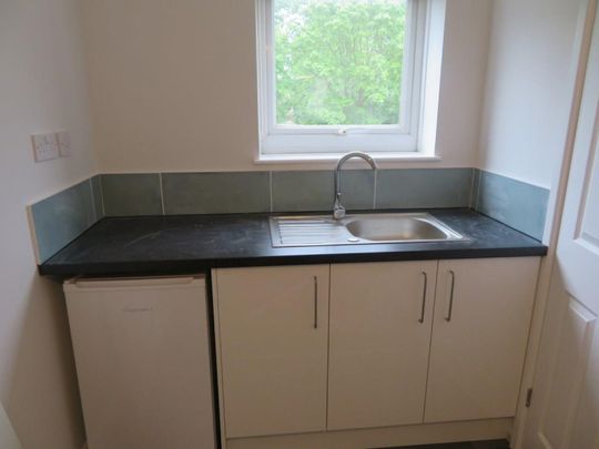 Blackmead - Room to let with en-suite - Photo 1