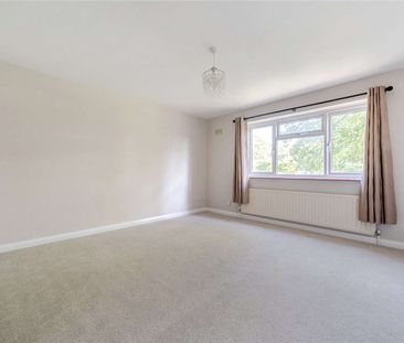 *Please Note: Maximum tenancy length 6 months* Four-bedroom detache... - Photo 1