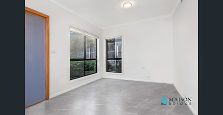 Modern 4-Bedroom Duplex in Prime Location - Photo 2