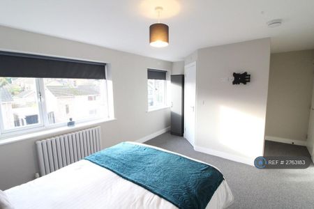 1 bedroom in a house share to rent - Photo 2