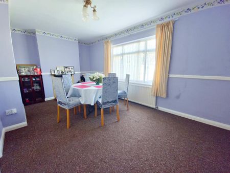 4 bedroom end of terrace house to rent - Photo 4
