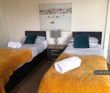 1 bedroom in a flat share to rent - Photo 2