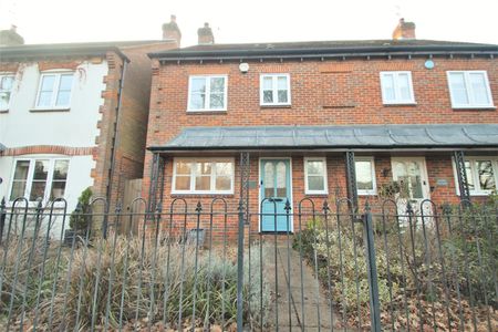 The Green, Wooburn Green - Photo 4