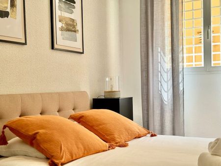 Plaza de Doña Trinidad, Málaga, Andalusia 29007 - Photo 3