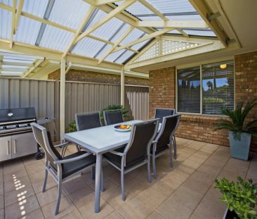 Professional & Straightforward - Photo 4