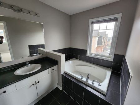 For Lease - 16 Saunter Court, Brampton, Ontario - Photo 3