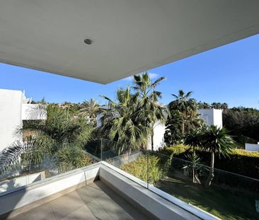 6 bedroom luxury Villa for rent in Estepona, Spain - Photo 1