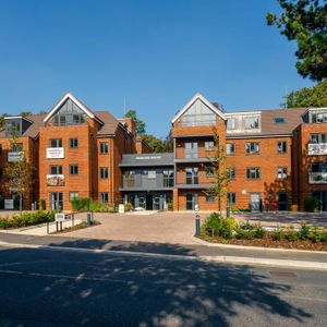 1 bedroom retirement property to rent - Photo 2