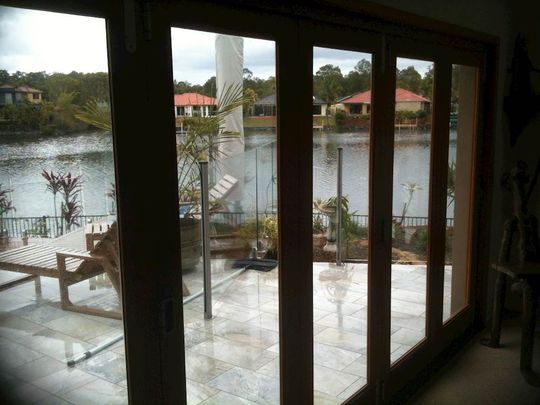 Helensvale - Photo 1