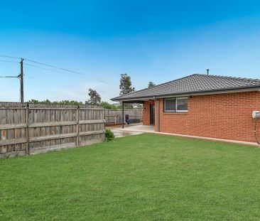 2 Rosedene Avenue, Officer VIC 3809 - House For Rent | Domain - Photo 3