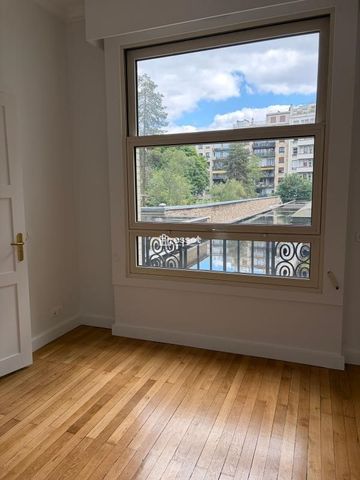 Appartement • Saint James-Général Koenig - Photo 2