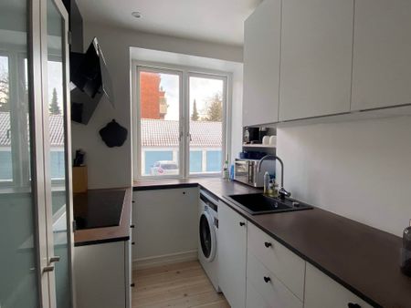 Spacious apartment with two bedrooms and a balcony - Photo 3