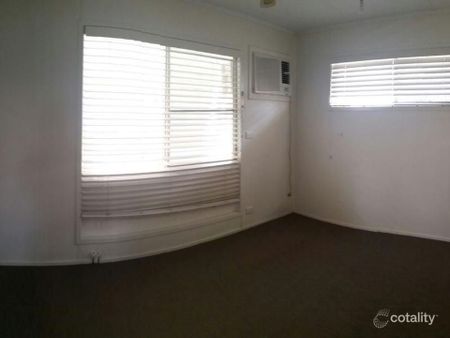 3 Bedroom Home Close to Hospital - Photo 2