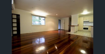 Large Family House, Save Hundred dollars each month on electricity bill! - Photo 2