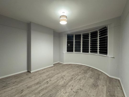 Beecholme Avenue, Mitcham CR4, London - Photo 1