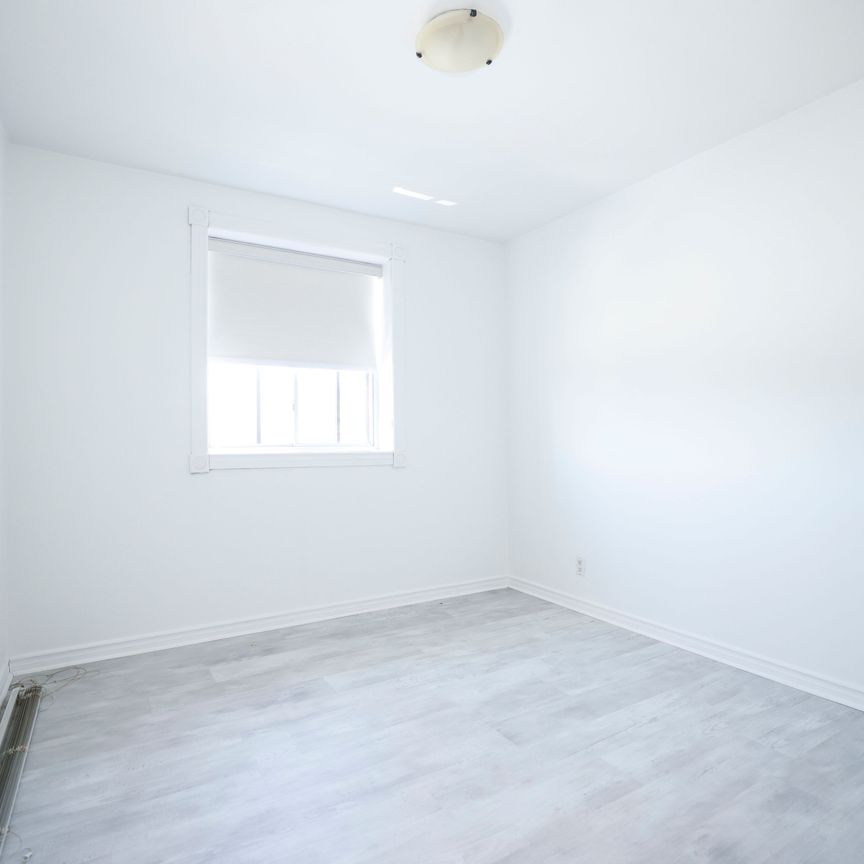 For Lease - 37 Holland Street Unit# 2, Bradford West Gwillimbury, Ontario - Photo 1