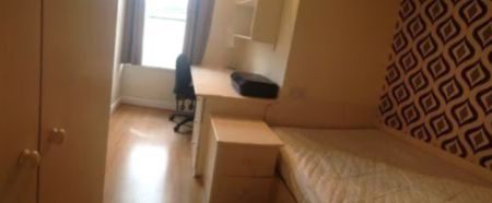 5 Bed - 30 Walmsley Road, Headingley, Leeds - LS6 1NG - Student - Photo 4