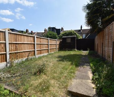 House to rent - Nelgarde Road, London, SE6 - Photo 1