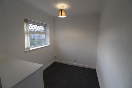 3 bedroom end of terrace house to rent - Photo 3