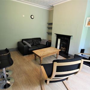 4 bedroom terraced house to rent - Photo 2