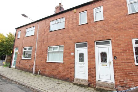 2 BEDROOM House - Mid Terrace - Photo 2