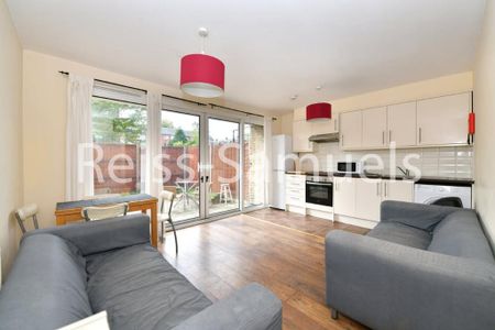 4 bedroom terraced house to rent - Photo 3