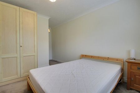 Greenes Court, Berkhamsted - Photo 3