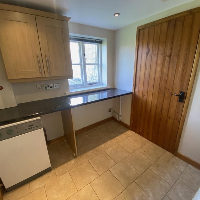 2 bedroom barn conversion to rent - Photo 1