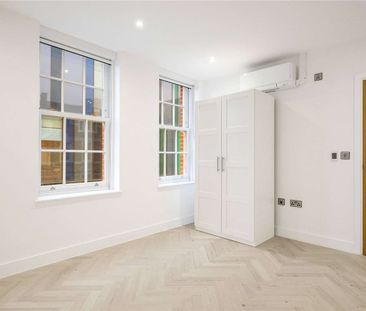 A newly refurbished second floor two bedroom flat with a separate s... - Photo 5