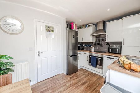 3 bedroom terraced house to rent - Photo 2