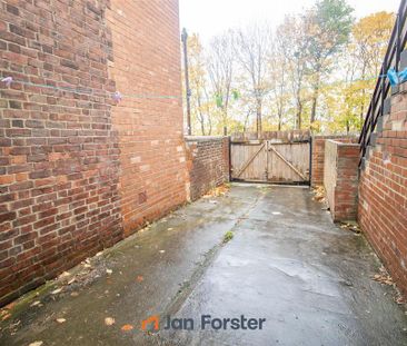 2 bedroom ground floor flat to rent - Photo 5