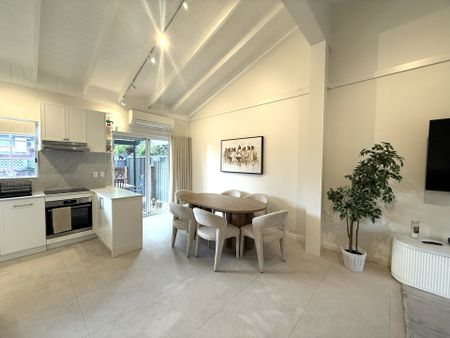 Modern 3 Bedroom Townhouse - Photo 4