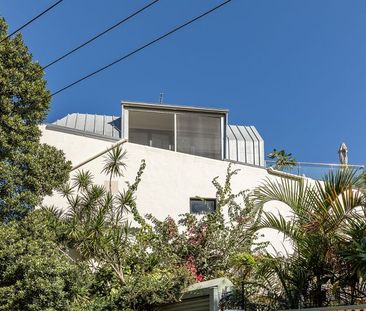 Elegant Fully Furnished Terrace with Rooftop in the Heart of Darlin... - Photo 5
