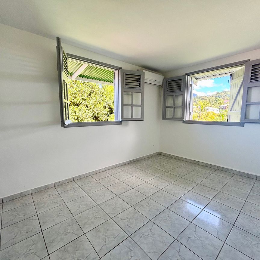 Location Appartement 3 pièces 53m² BOUILLANTE 97125 - Photo 1