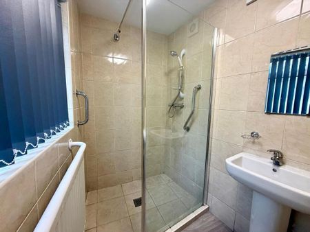 2 bedroom end of terrace house to rent - Photo 5