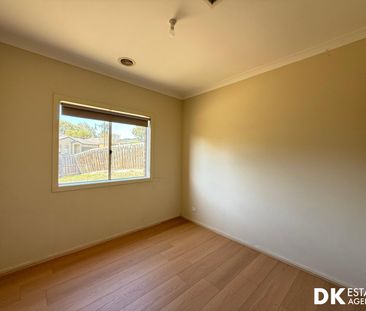 Spacious 4 Bedroom House in Tarneit - Photo 5