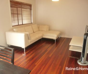 TWO BEDROOM AIRCONDITIONED UNIT IN A CENTRAL LOCATION! - Photo 3