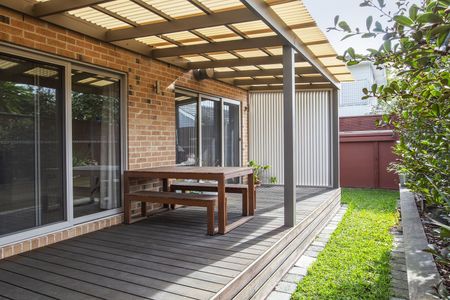 Immaculate Modern Living in Prime Family Location - Photo 5