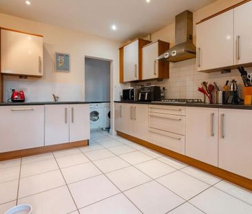 5 bedroom detached house to rent - Photo 4