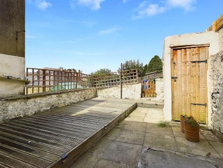 3 bedroom terraced house to rent - Photo 5